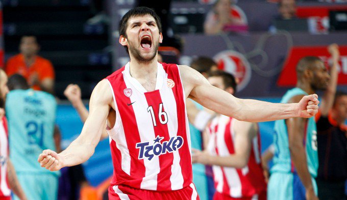 GIGANTESbasket's tweet photo. Papanikolaou decide volver a casa: ficha por el Olympiacos… si no lo impide el Barça https://t.co/rMEB7Of5Wb https://t.co/87o9qVia0P