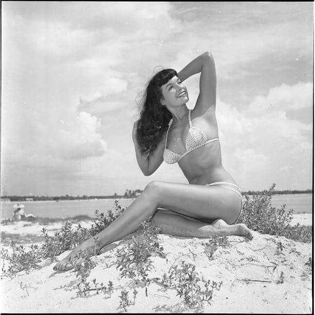 Hope your Sunday is bright and beautiful like Bettie!
#beachbettie #polkadotbikini #1950s
