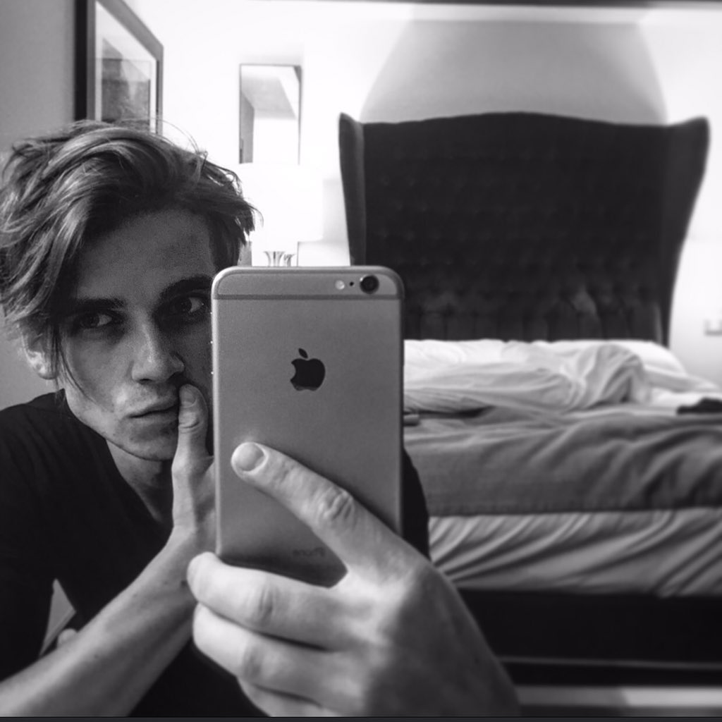 Joe_Sugg tweet picture