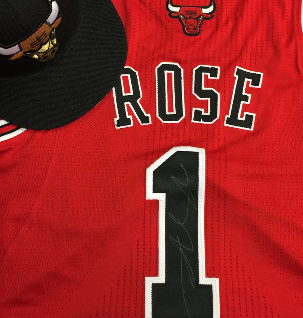 RT for the chance to WIN this autographed Rose jersey and a 50th Snapback!

Derrick Rose #NBAVote