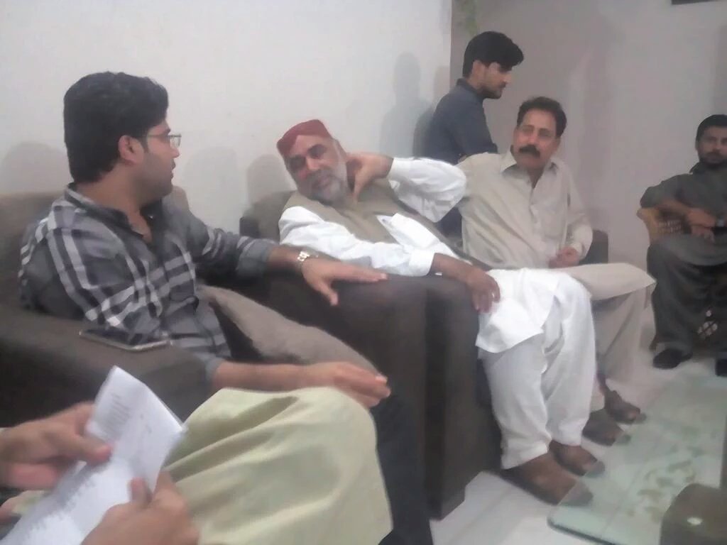 MasoodAhmedPPP's tweet photo. VP Dstt Malir @AdeelAkhtarPPP Met #DhaniBuxSamo Presdnt #CBAUnion & Discused Salries issue of PakSteelMill Employes https://t.co/JYFrH4RbE6