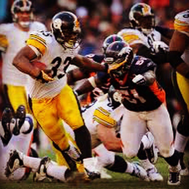 Esta tarde a las 4:30 podrás disfrutar de #broncos VS #steelers en <a href="/dubliniapanama/">Dublinia  Irish Pub</a> con el mejor #happyhour de #pty