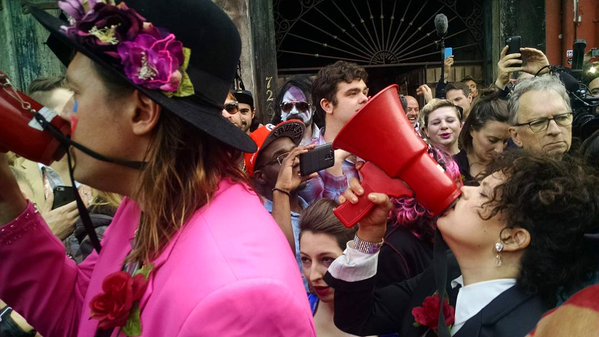 180fact's tweet photo. Arcade Fire led a massive memorial parade for David Bowie in New Orleans: https://t.co/meKR8tAzv0 https://t.co/Aw1YYkC1FS