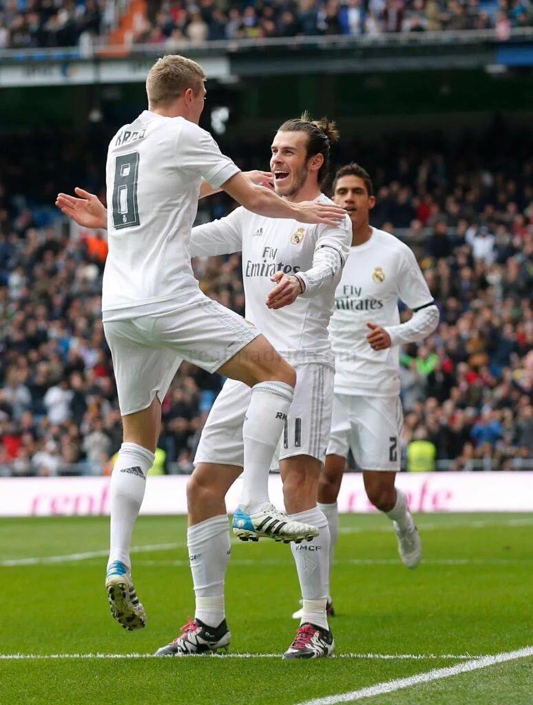 GarethBale11's tweet photo. Triste por la lesión, pero voy a trabajar duro para volver pronto. Lo importante es la buena victoria de los chicos https://t.co/qz5aZNfIwG
