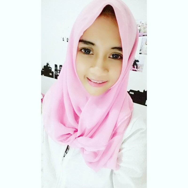 FarahNR28's tweet photo. Baru ganti karet behel cekrek wk https://t.co/g06uYQBtZe