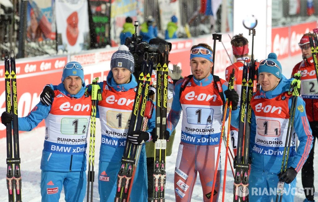 Футбольный биатлон. Шипулин шемп ландертингер. Биатлон награда. Женская сборная по биатлону на олимпиаде 2022. Биатлон 3 км.