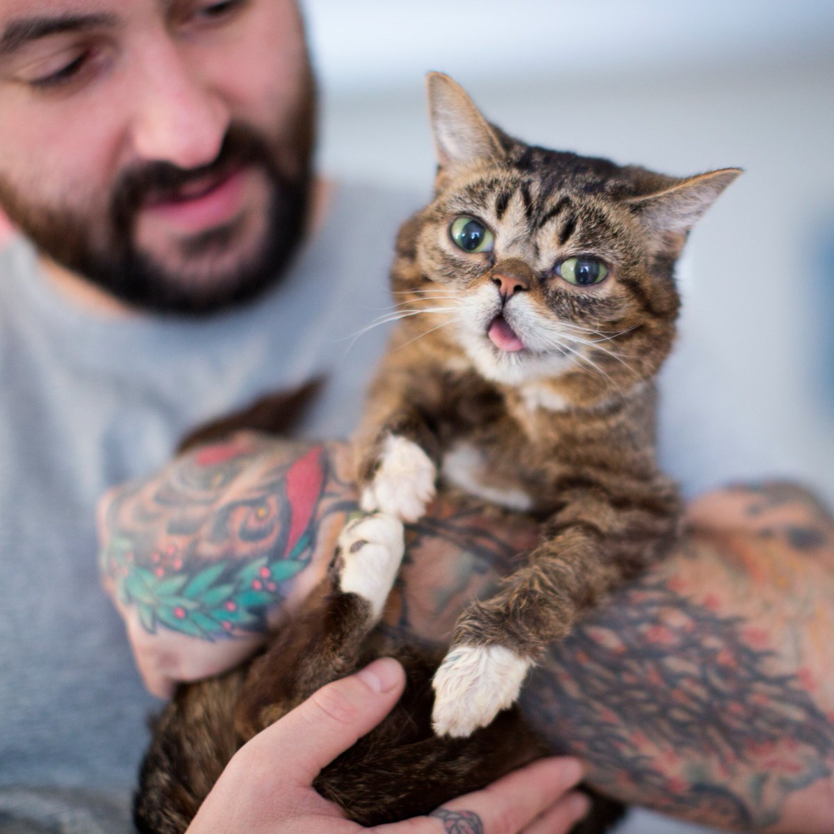 IAMLILBUB's tweet image. There are many ways to hold a BUB.