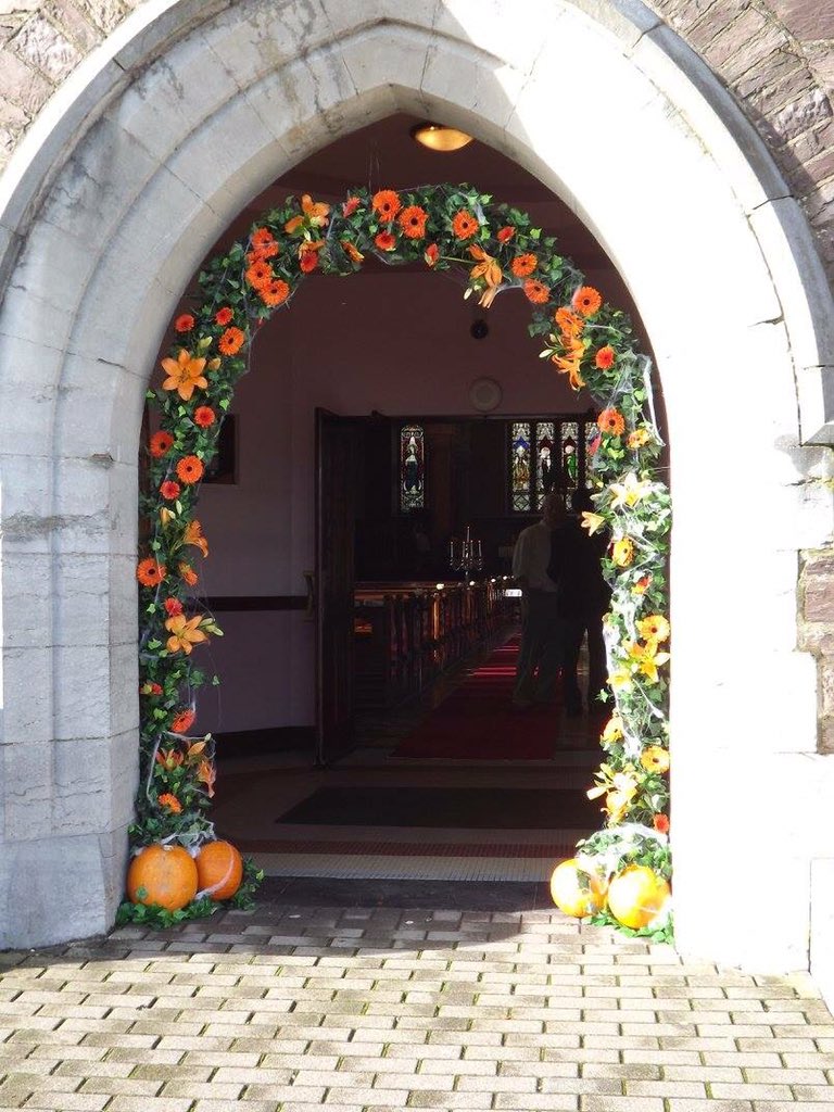 Beautiful #floralarch created by past student Caitriona from Enchanted Flowers in Macroom #weddingflorist #cork
