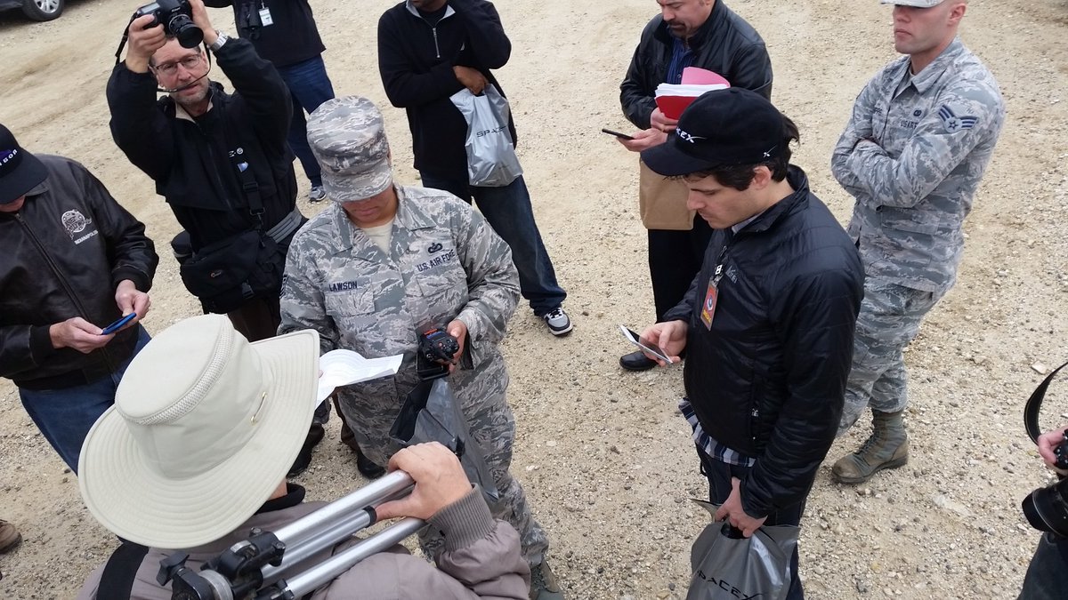 WillisTJacobson's tweet image. Listening to radio feed regarding #boostback, in which rocket's 1st stage will attempt barge landing in 5ish mins...