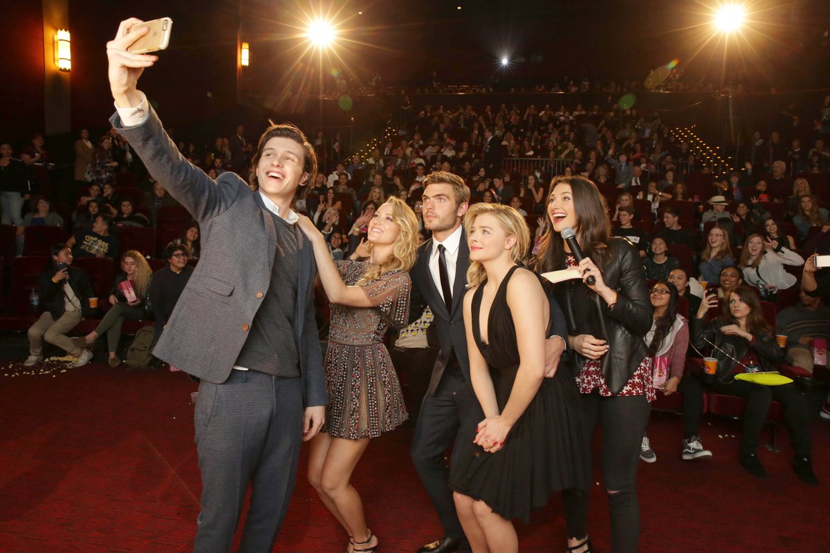 5thWaveMovie's tweet image. Nick snaps a theater selfie before a screening of #5thWaveMovie. Snap your own theater selfie in 5 DAYS!