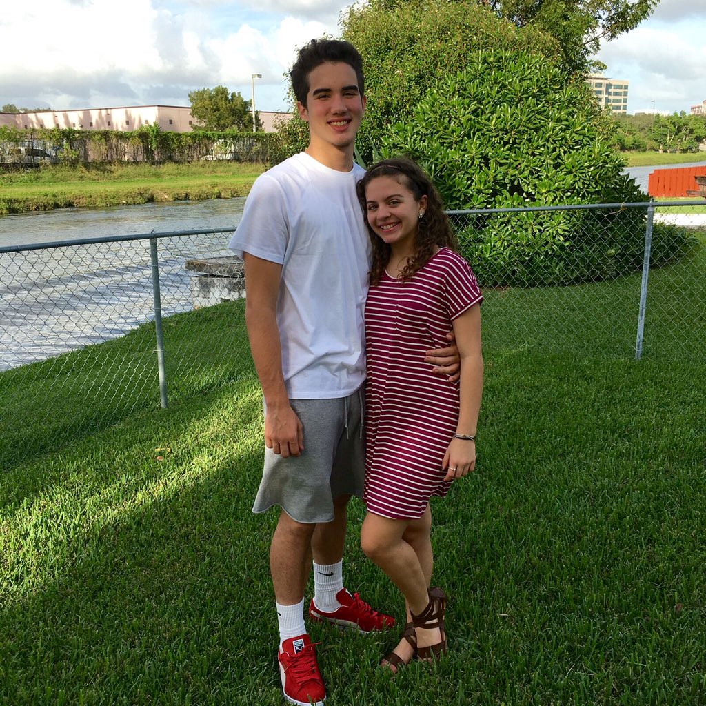 DelaylahA's tweet photo. Happy one month to my favorite couple π I love you guys π€πΌ #myparents #ilovedem https://t.co/9f119IE1SX