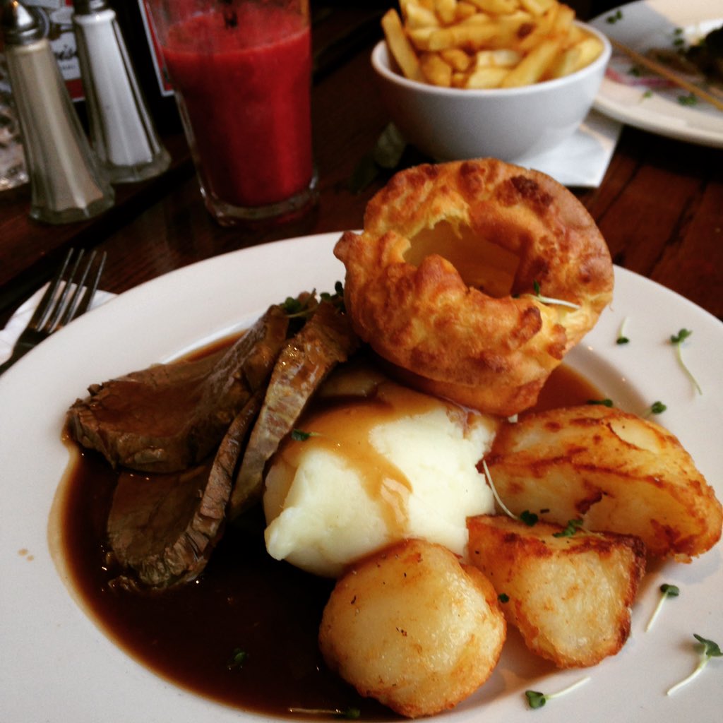 CarolineCushnan's tweet photo. #whitefort #sundayroast #strawberryDeq 👅👅 https://t.co/sil7yTuHXk