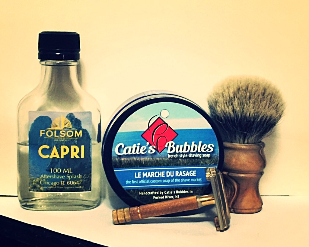 #SOTD <a href="/Gillette/">Gillette</a> Milord, <a href="/CatiesBubbles/">CatiesBubbles</a> <a href="/FolsomCo/">Folsom & Co.</a> Custom Olivewood Finest. #wetshaving