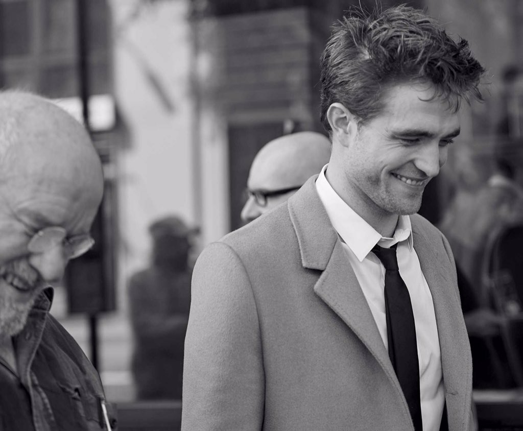 apsarapari's tweet photo. @lifeloveartfilm @Dior Robert Pattinson &Peter Lindbergh BTS shots from Intense City Dior Campaign. #itDior #DiorRob https://t.co/jn1foh1wO2