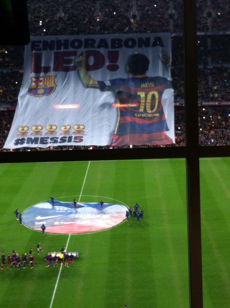 BumperGraham's tweet photo. The banner makers also make a fortune in the #Messi years. #needanothersoon https://t.co/u0jfnx1Dv2