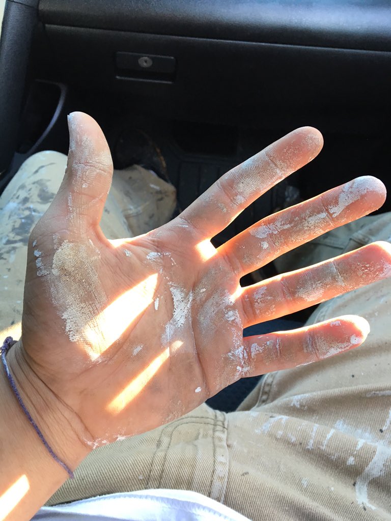 itsMeeDerek's tweet photo. My hands look like this so my girls hand.... SIKE Bitch I work for myself fuck I look like hoe. You gone get a blunt https://t.co/VTbmWYrDaB