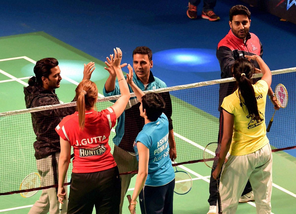 ritsrr's tweet photo. @akshaykumar @juniorbachchan @Riteishd @Guttajwala @PvSandhu playing match during the #PBL2016Final Mix doubles https://t.co/JvcigN6R1v