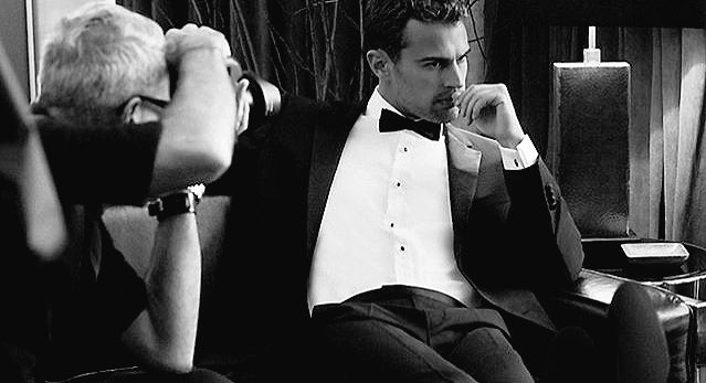 CrisBerenguer's tweet photo. Creo que este hombre puede conmigo. #TheoJames https://t.co/dbSAMCIAcQ