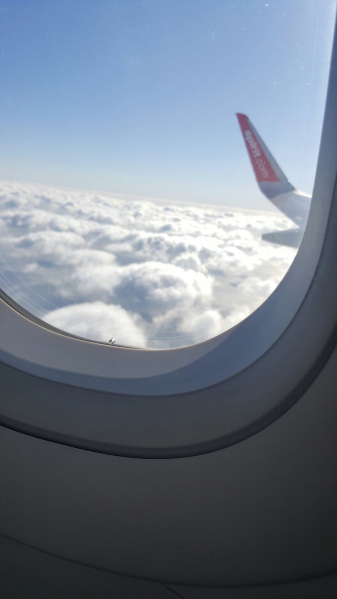 evolveraoul's tweet image. They our dreams are in the clouds...well we are above the clouds searching passed even our largest dreams.....