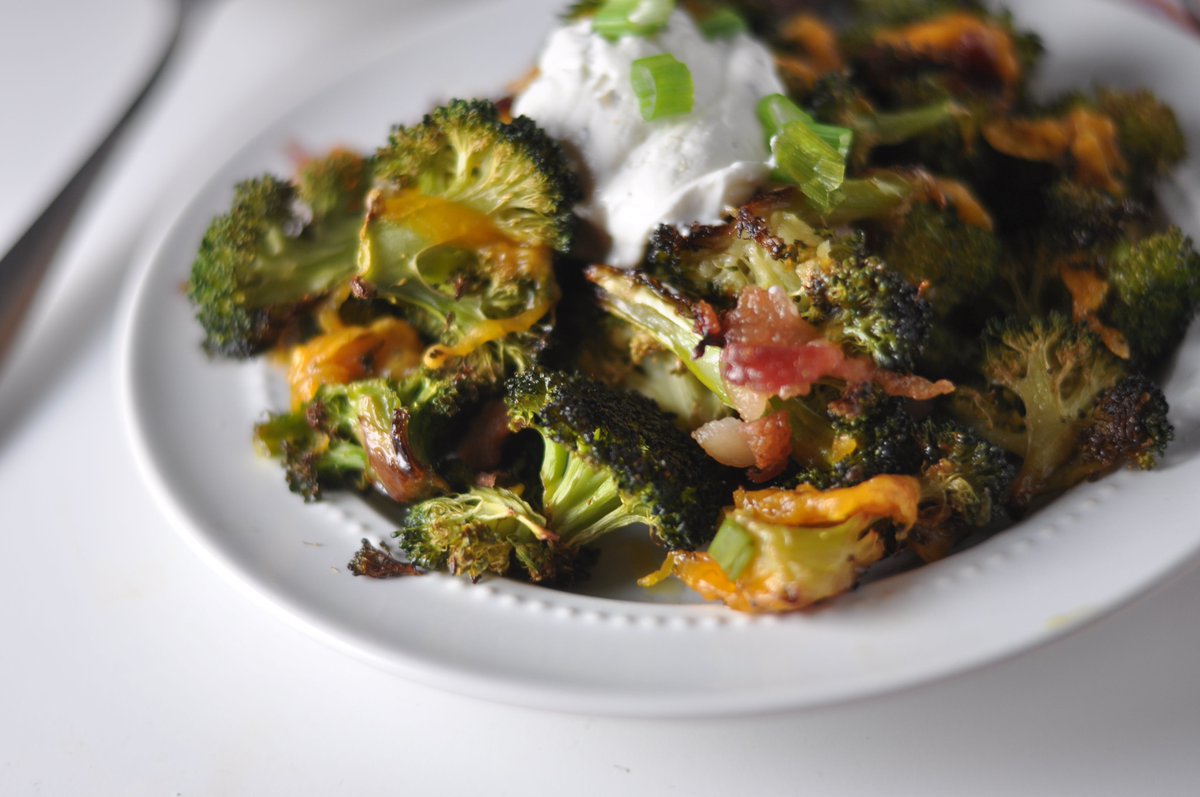 ModLowCarb's tweet image. Loaded #broccoli fries w/@topthetater = perfect snack. #lowcarb #keto #glutenfree #RECIPE: bit.ly/1PzZAXM