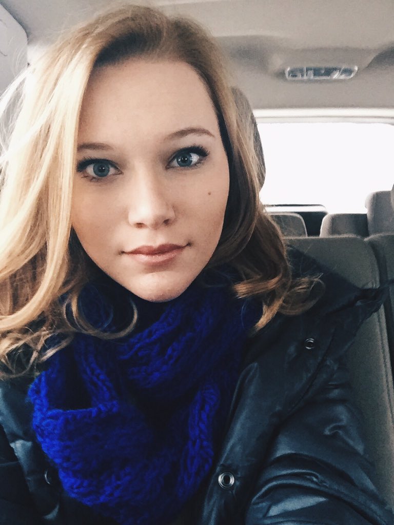 taryn_kuntzman's tweet photo. RIP to my red hair... #everythingfades #selfiesundayyy https://t.co/bZ6LRZj1kl