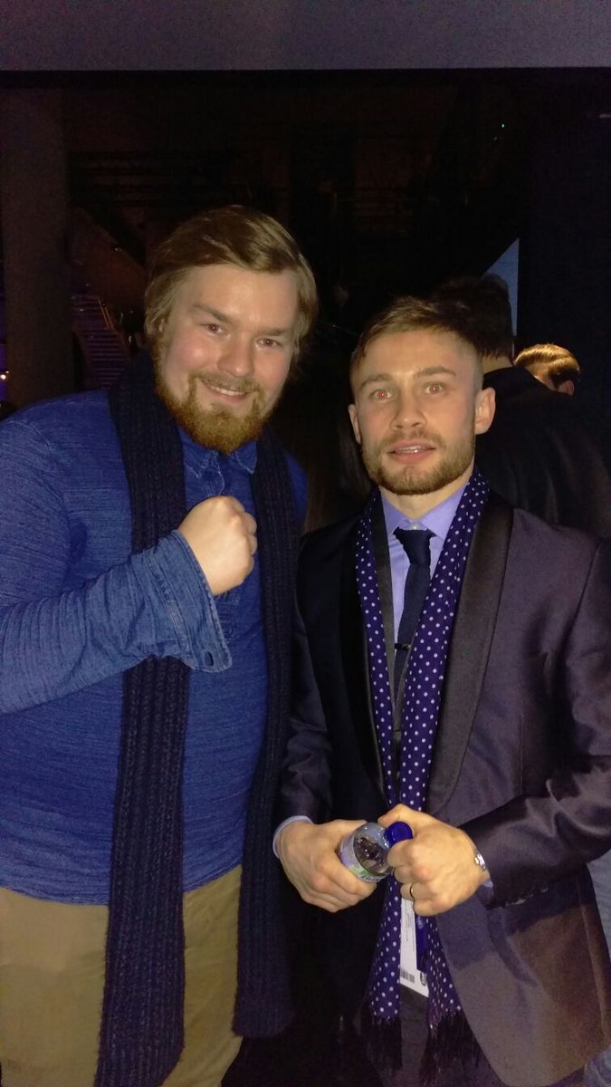 david101kemp's tweet photo. @RealCFrampton Thanks Carl for the picture !! Great to meet a world champ https://t.co/EMUcn1ZM5l