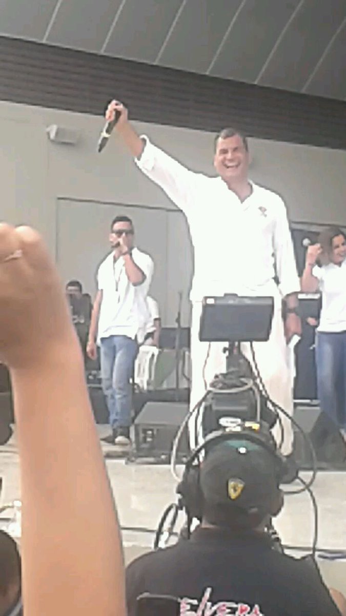 geomara27's tweet photo. @MashiRafael Usted es el Señor Presidente mas bello que hemos tenido como usted no hay dos... https://t.co/jGQMo3HOL4