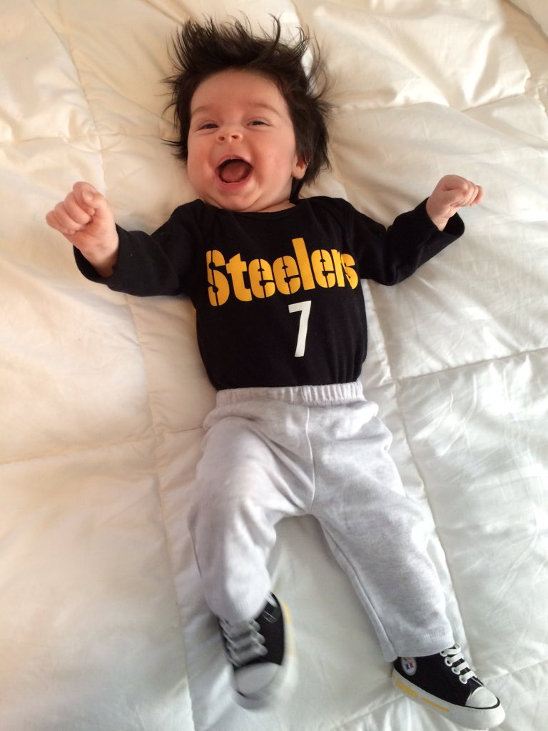 #HereWeGo <a href="/steelers/">Pittsburgh Steelers</a>!! <a href="/CBSPittsburgh/">CBS Pittsburgh</a> #tinyfaninlondonengland #playoffs
