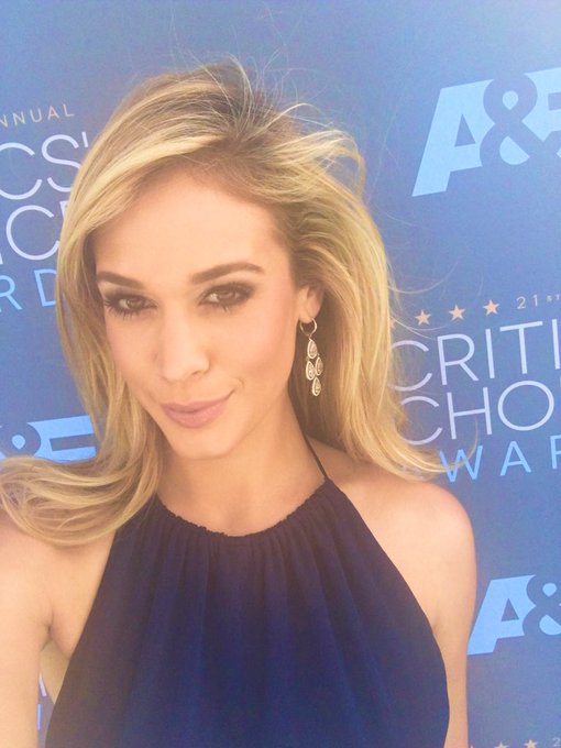 #CriticsChoiceAwards  has a pretty cool blue carpet 😇 https://t.co/QrqZFfuBFb<a href="/tag/criticschoiceawards"class="tags">#CriticsChoiceAwards</a>