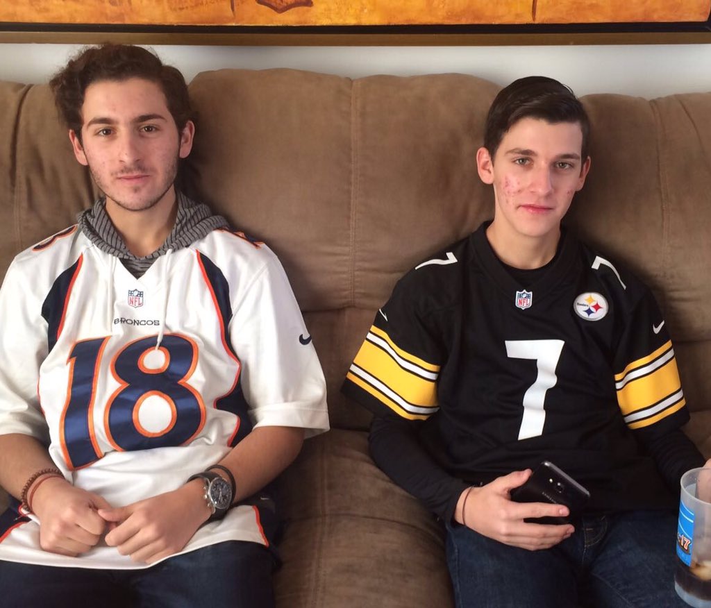 nag_1017's tweet photo. #NFLxESPN rivalidad de los hermanos Amaya https://t.co/19h7SS8PvI