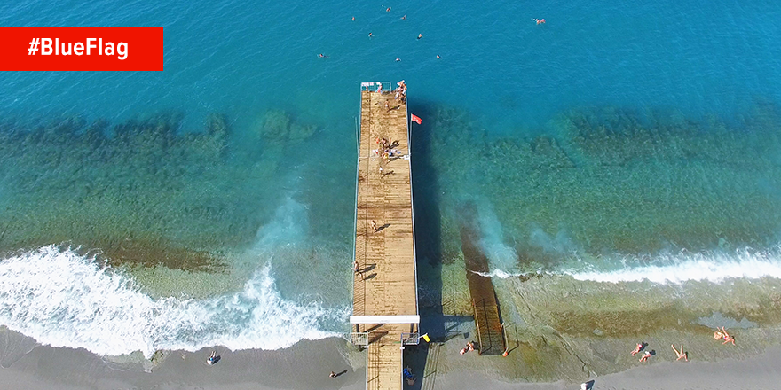 GoTurkiye's tweet photo. Turkey has more than 400 beaches awarded a #BlueFlag label, all crystal clear, all offering a great time! https://t.co/b0uMl3zWE4