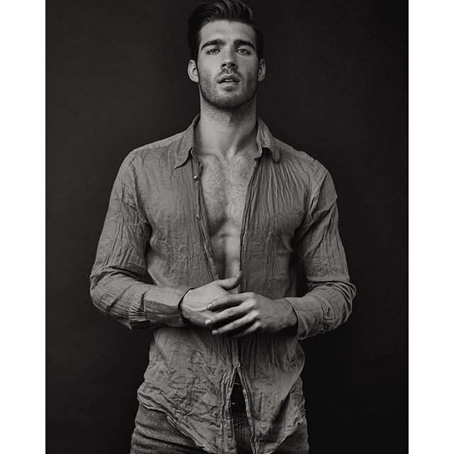 Aloyss_'s tweet image. Aloyss Adams.
Nuevo médico en fake con ganas de hacer amigos y rolear.
¿Me ayudaríais con un RT?
#FreeRol