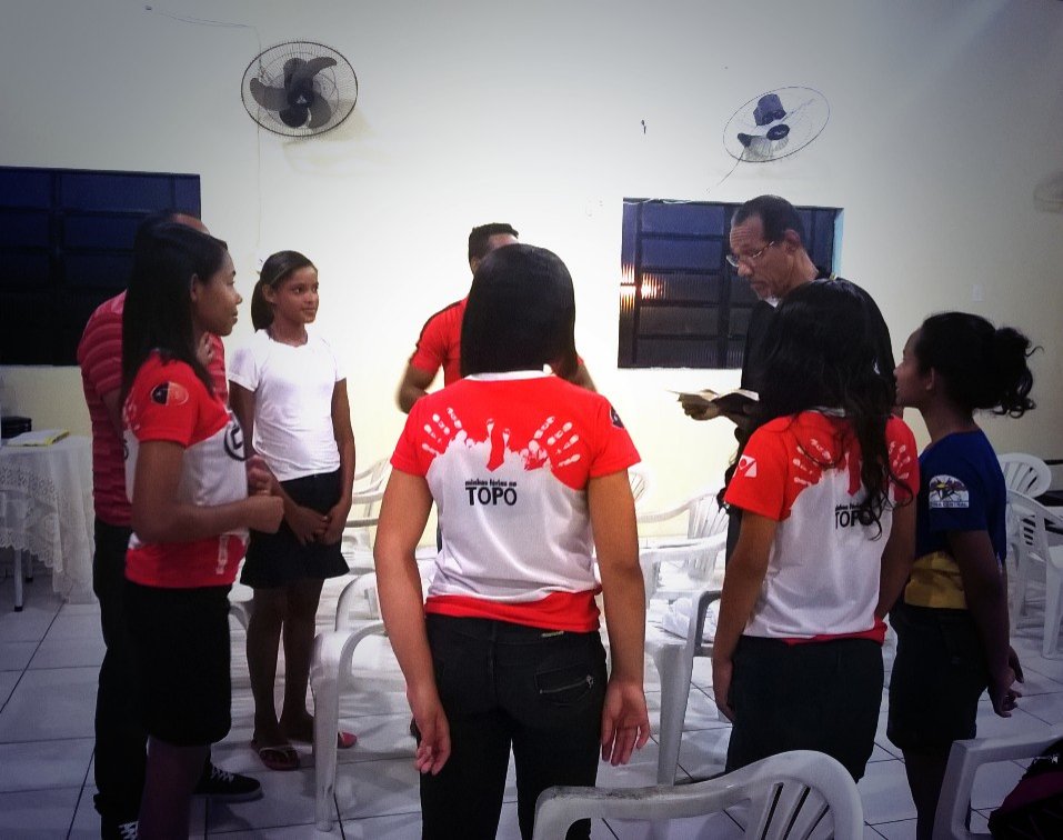 Nosso Pastor Distrital num breve encontro com nossa equipe de Calebes!😃