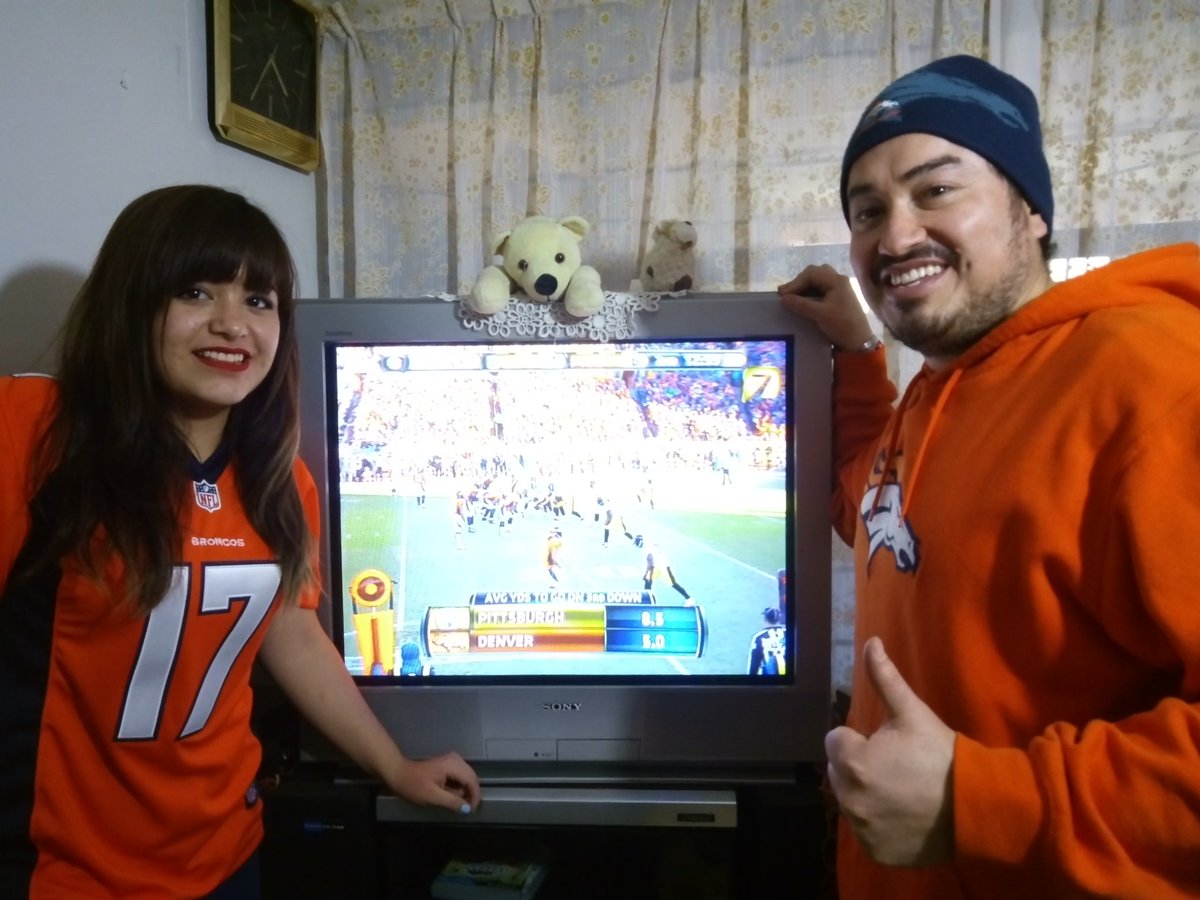 daviddenver7's tweet photo. Gooooooo BRONCOS apoyando mi retoño y yo siempre en #MiRitualEs #ritualnfl #Ritual50Quilates @AztecaDeportes https://t.co/tkrfM3WaWB