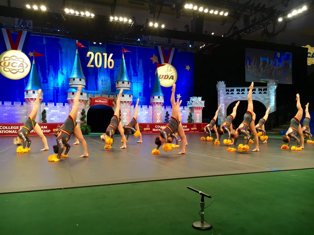 Legs and turns for days with <a href="/UofMDanceTeam/">UofMDanceTeam</a> The crowd went wild for the Gophers! #UDAnationals