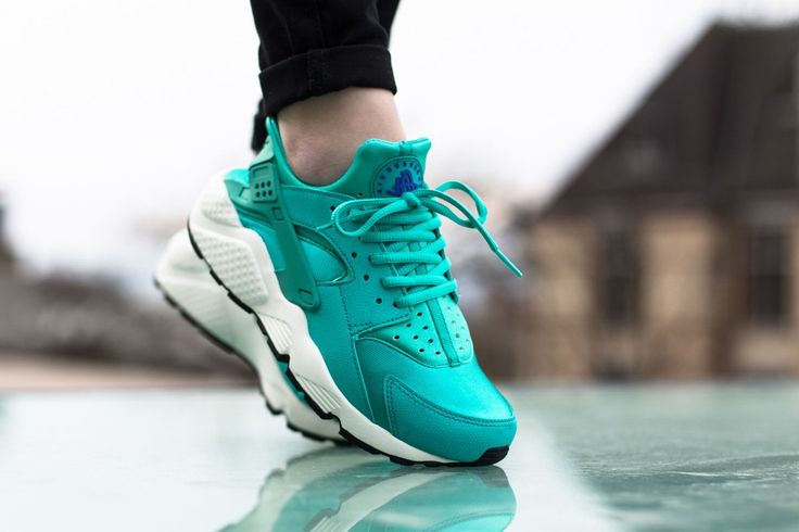 SneakerPicz's tweet photo. Air Hurrache Tiffany Custom https://t.co/4YsINLV8FE