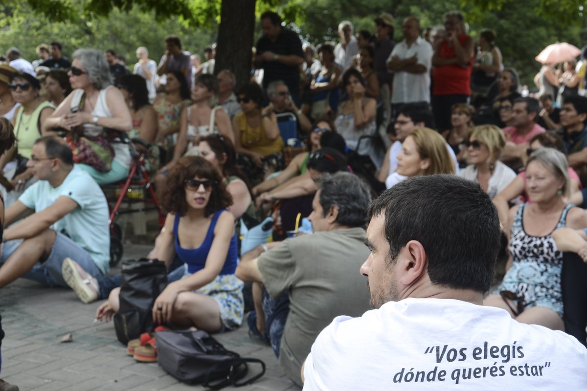 VHMok's tweet photo. #Zaffaroni "La lucha no violenta no es para débiles, es para fuertes" en Plaza Irlanda una multitud https://t.co/jYB2ojvQjq