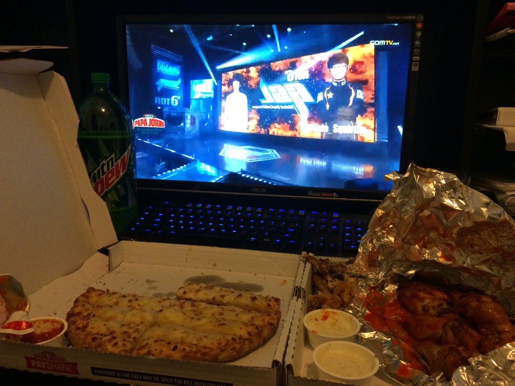 #PJVODNight enjoying some delicious @PapaJohns thanks to @BaseTradeTV. Epic @StarCraft VODs and pizza, awesome!