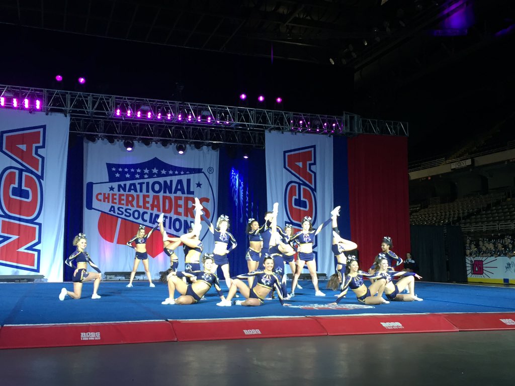 ICE_ALL_STARS's tweet photo. Holy Velo!!! What a show!!! #NCAmidwest #TeamICE https://t.co/SybcomCbcu