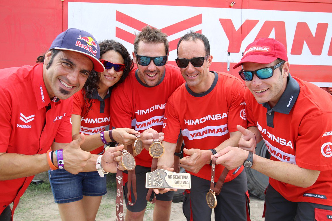 himoinsateam's tweet photo. ¡Esta es la recompensa a todo el sufrimiento! / The reward after the suffering! @dakar #dakar2016 #HIMOINSATEAM https://t.co/ddlv5UjLm2