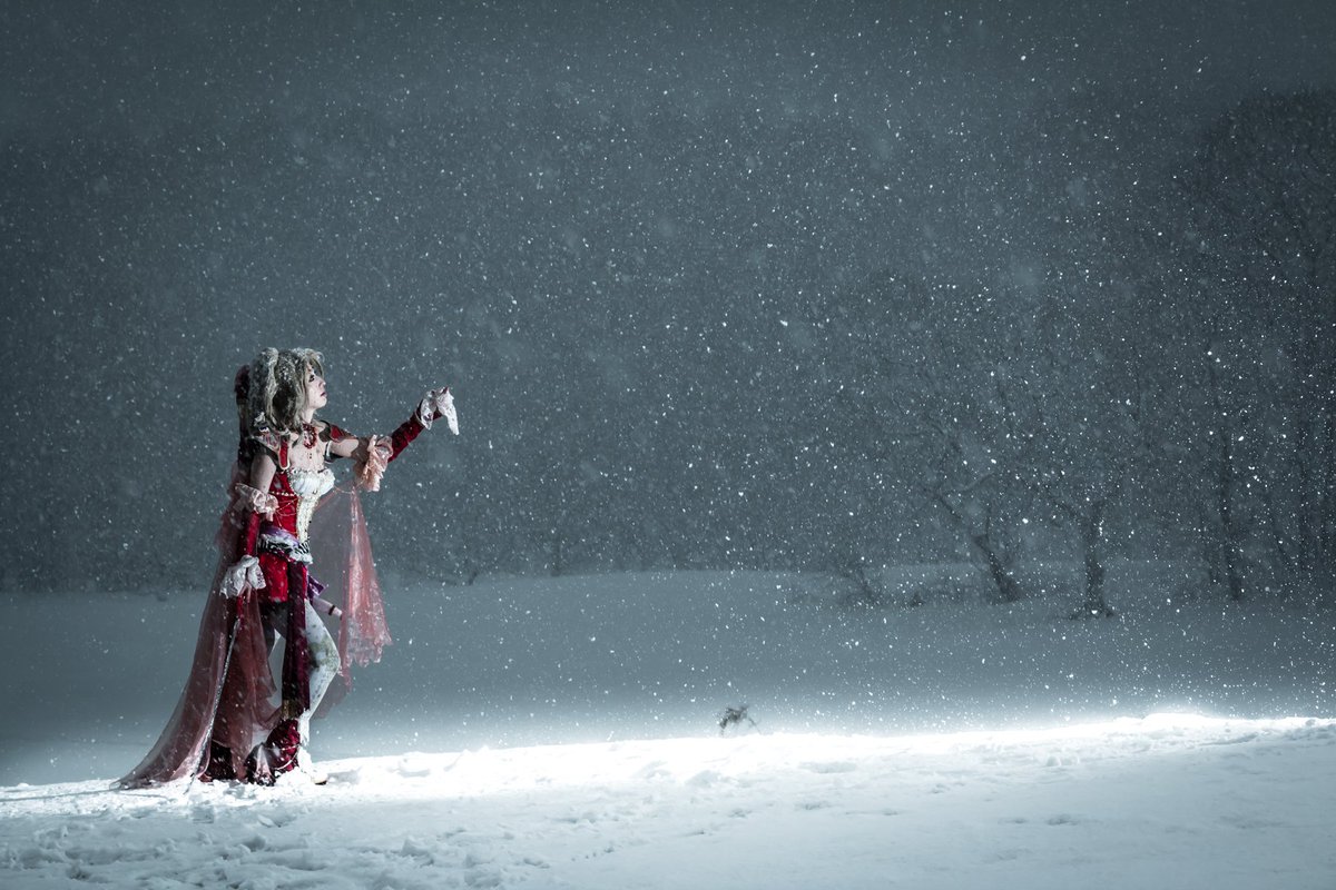 zero_ofdarkness's tweet image. 雪ロケは時間との勝負です。
急がないと被写体共々人命も危うくなりますのでくれぐれもご注意下さい。
過去画像で申し訳ないが後半３枚は吹雪の中３０分（ライティング含め全約５シーン撮影）で撮影しました。
FF6：ティナ、モデル：ミラさん