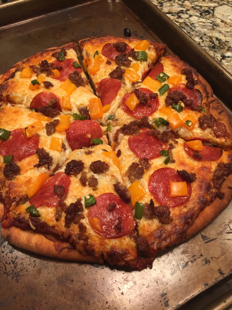 JustinColeMoore's tweet photo. My wife's homemade pizza...teams up well with beer and playoff football. https://t.co/cRwXRpOh6S