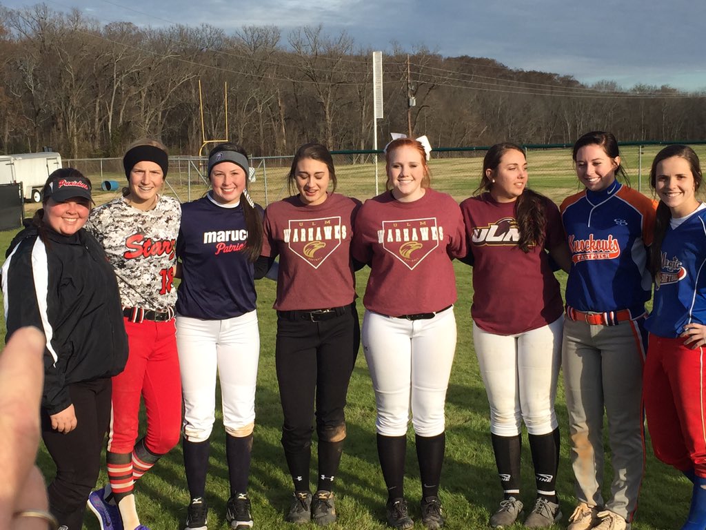kennedypage22's tweet photo. met some new friends todayβ€οΈβ€οΈ #committs #warhawks #talonsout https://t.co/sLvFCbjSI6