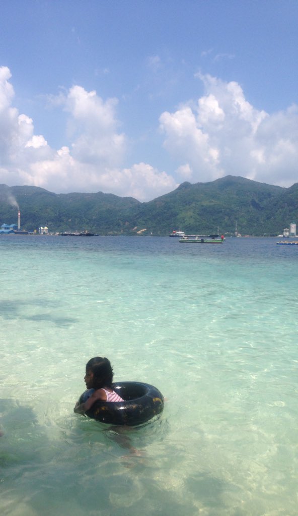 AchikoAnakQu's tweet photo. #PfenixGT Flavia Achiko paling seneng liburan ke pantai @LombaAnak https://t.co/Ei26RjGLGf