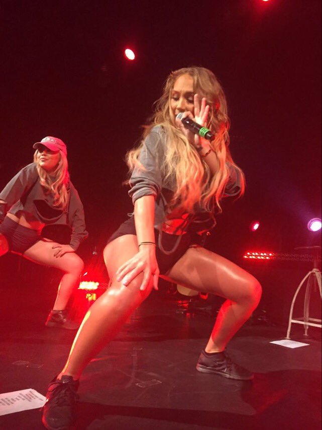 Jessimarieeee1's tweet photo. #wce #wcw #WomanCrushEveryday @NiykeeHeaton https://t.co/weso3yz3Q2