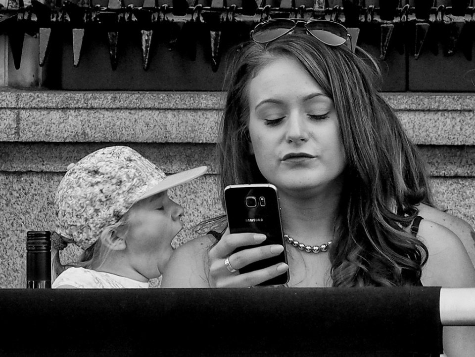 10 Brutally True Illustrations That Show Our Society Has Changed In A Bad ... 
bit.ly/1llMQvH
#lifehack