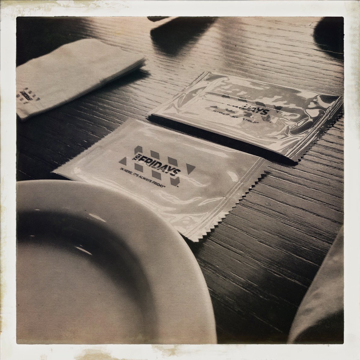 rkaehd7's tweet photo. 일요일 점심은 이곳에서.... 아직도 소화가 안되고 있음...ㅎㅎ #Hipstamatic https://t.co/MpMk8EQ5Ot