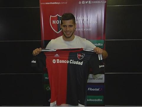 Ya es Leproso... @emanuel_insua llegó a Mar del Plata y se puso la camiseta cc <a href="/infoleprosa/">Info Leprosa</a> <a href="/diarioleproso/">Diario Leproso</a> <a href="/canob/">Enfermodelepra🔴⚫️</a>