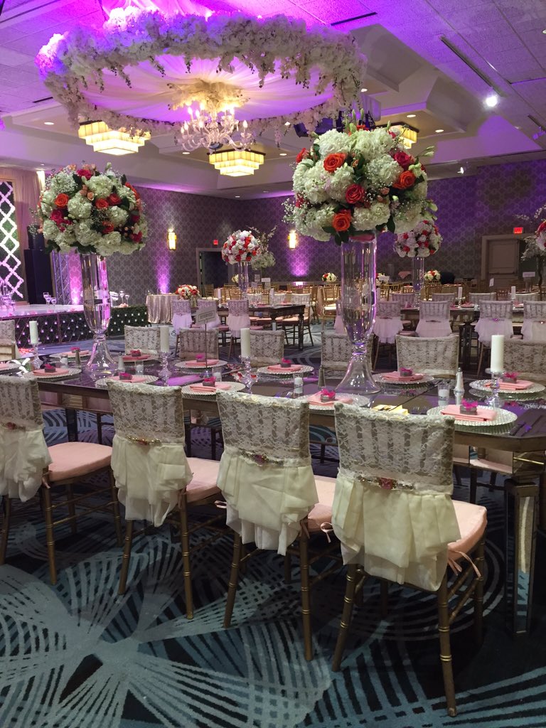 ki_weddings's tweet photo. Goals on goals on goals #HappilyEverMalik #kiweddings #destinationweddings #prashedecor #luxuryevents https://t.co/X52ip67Gco