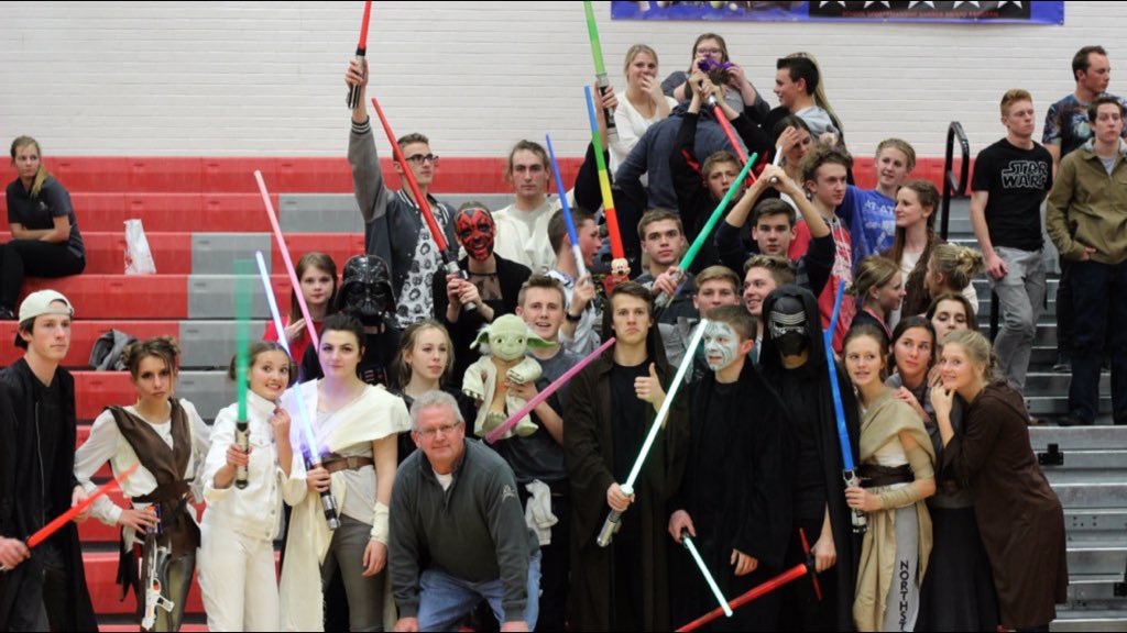 miked2mydismay's tweet photo. When you left your costume home and are feeling left out. https://t.co/XIOOfR0xKf